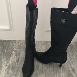 Beautiful Black Leather Zip Up Boots